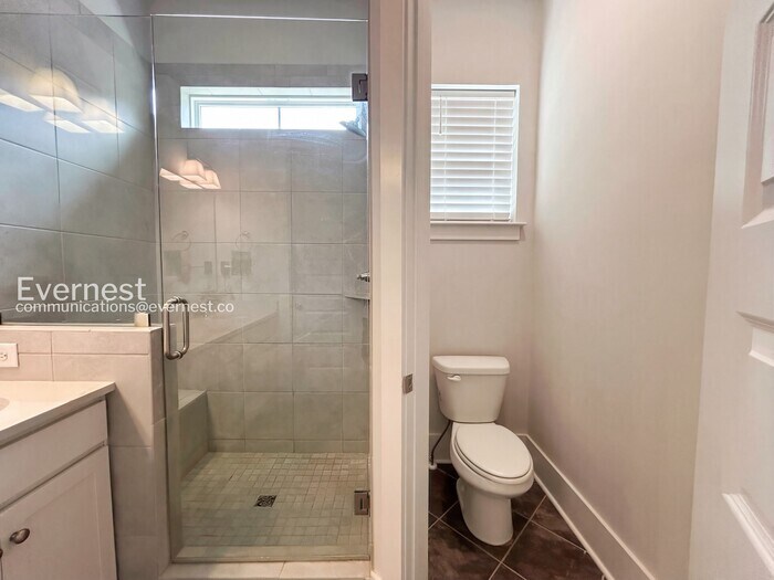 Building Photo - 640 Henry Ln