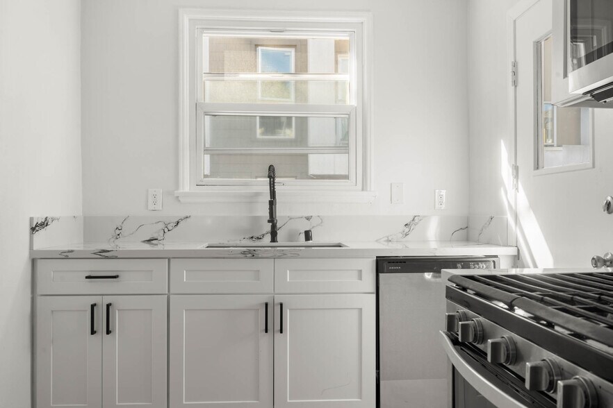 Building Photo - 8730 Belford Ave