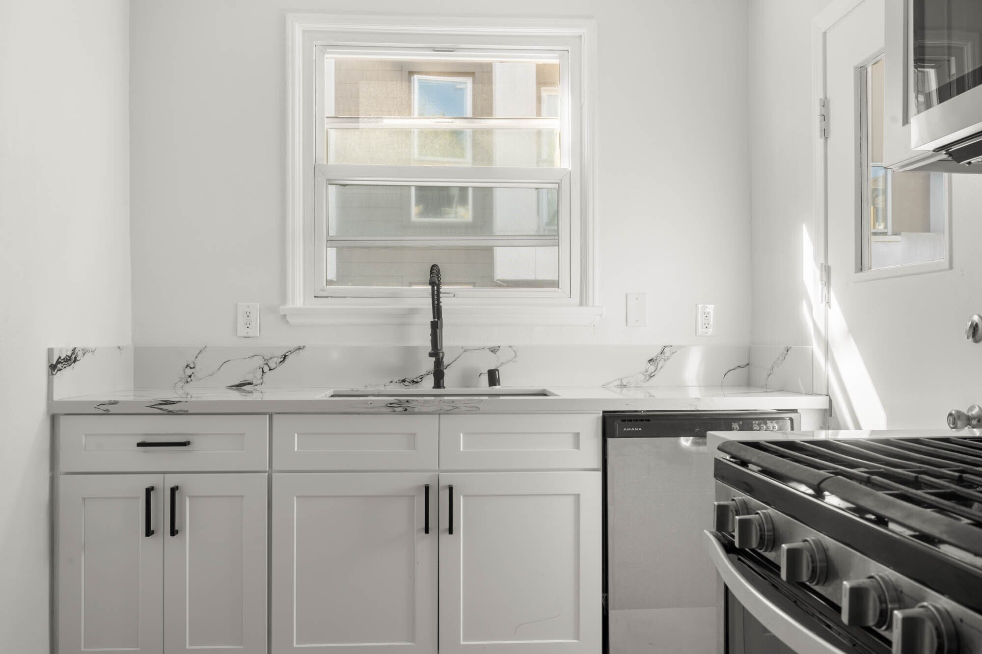 Building Photo - 8802 Belford Ave