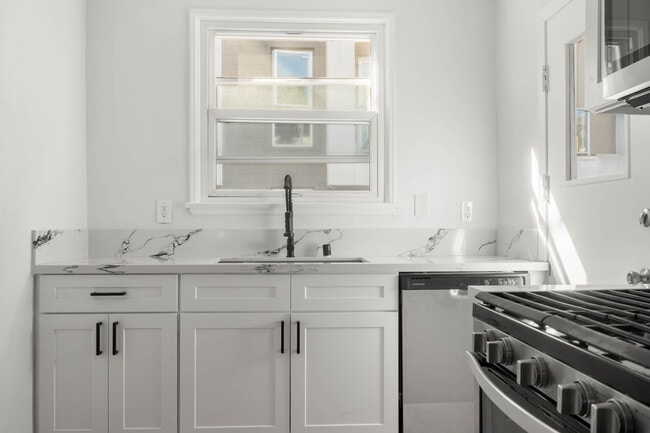 Building Photo - 5846.5 W 88th St