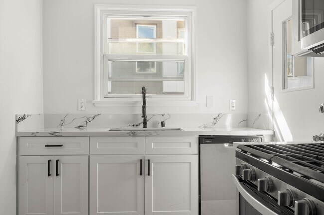 Building Photo - 8734.5 Belford Ave