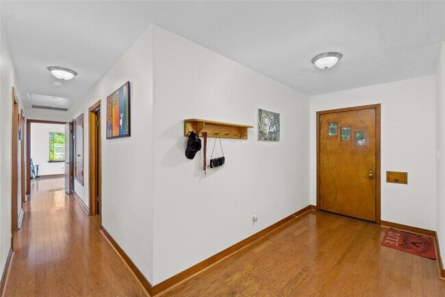Building Photo - 405 Hohldale St