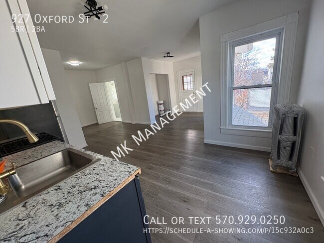 Building Photo - 927 Oxford St