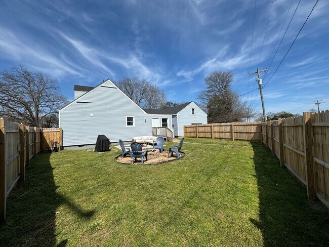 Building Photo - Welcome to this charming Cape Cod style ho...