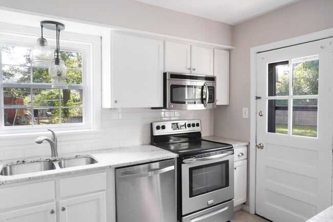 Building Photo - 1004 Baywood Ct