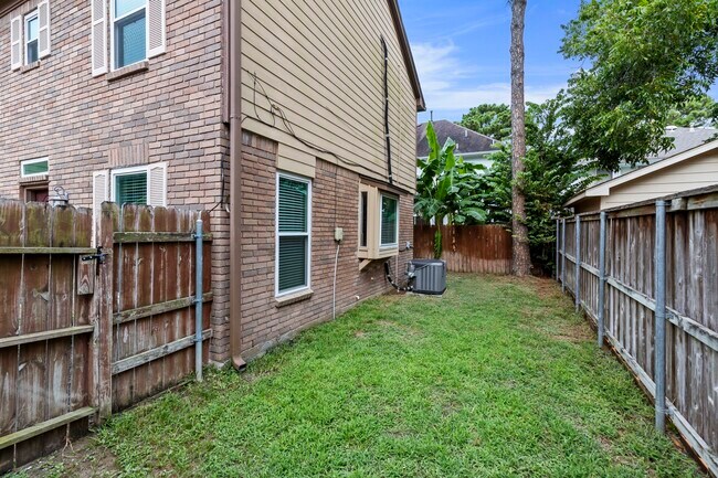 Building Photo - 6827 Hollow Hearth Dr