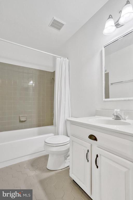 Building Photo - 7413 Salford Ct