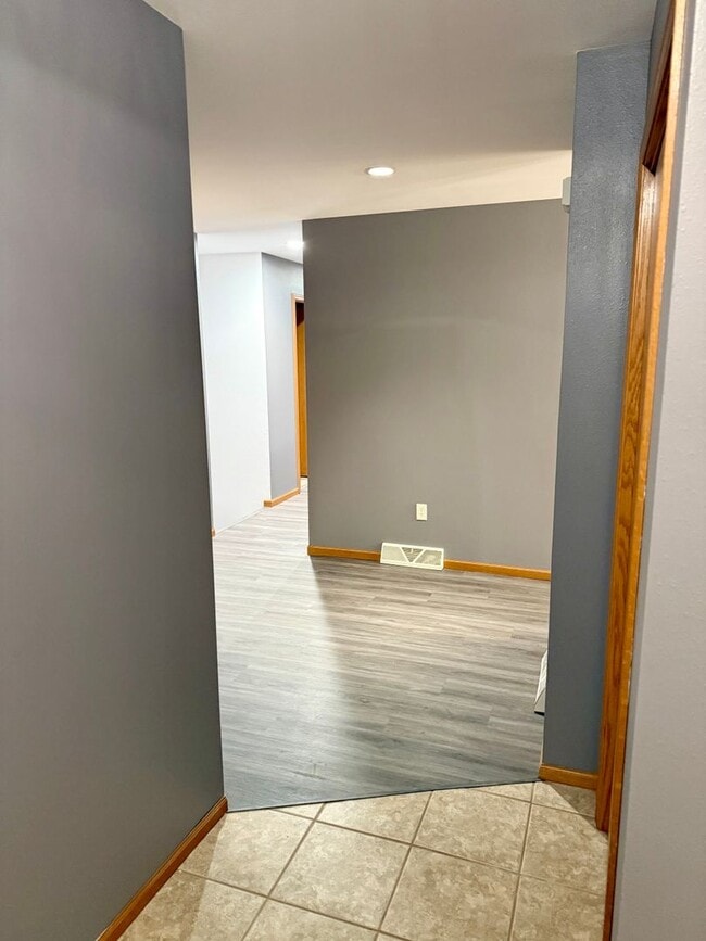 Building Photo - Remodeled 3BR 3BA Duplex in Black Earth –  $2800 month