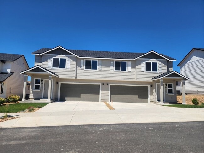 Building Photo - New Construction 3 Bedroom Townhome-Style Duplex – Modern Living in Madras