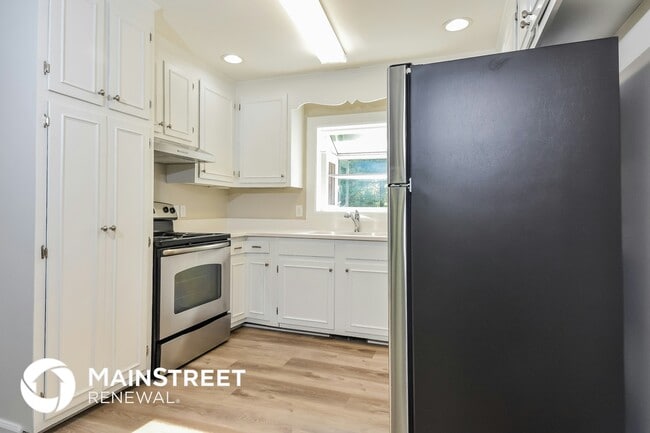 Building Photo - 304 Springtime Dr