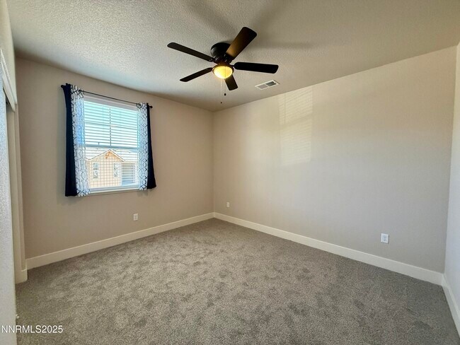 Building Photo - 452 Blackbird Ln