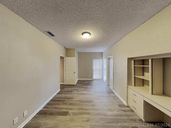 Building Photo - 8041 Buttonwood Cir