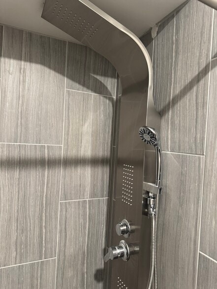 Building Photo - 719 Winton St