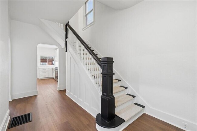 Building Photo - 1020 Jancey St