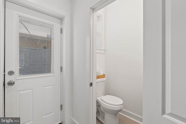 Building Photo - 1743 McClellan St