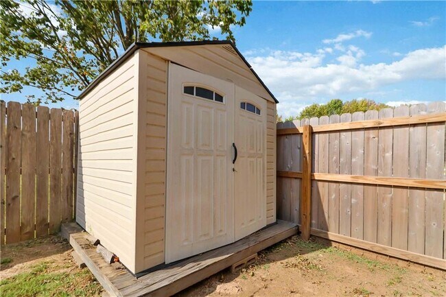 Building Photo - 3000 SW Wentworth Ave