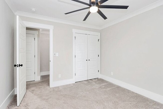 Building Photo - Stunning 3BD/2.5BA Home in Charlotte!