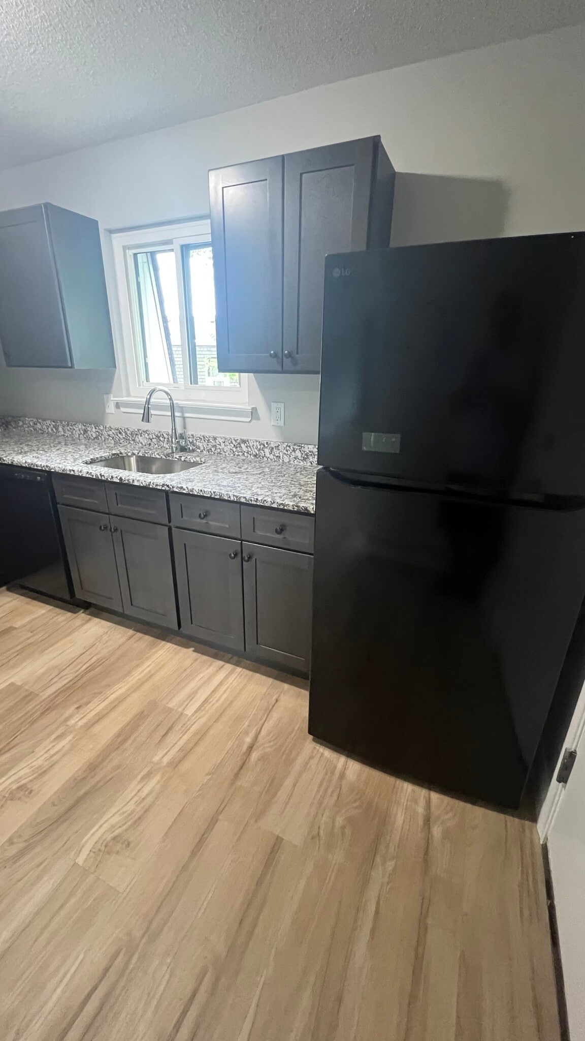 Kitchen - 90 High Path Rd