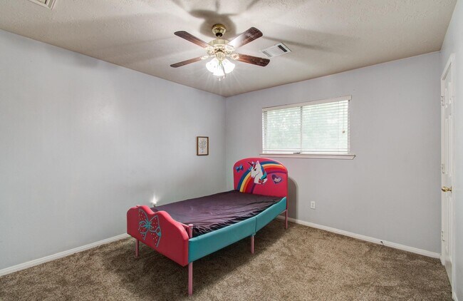Building Photo - 3203 Blaesser Dr