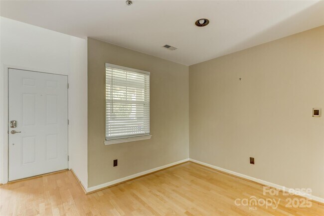 Building Photo - 501 Olmsted Park Pl