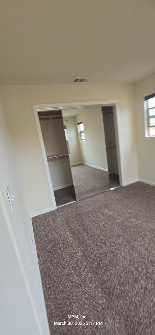 Building Photo - 3 bed 2 bath north end of town