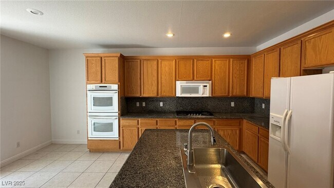 Building Photo - 10066 Golden Bluff Ave