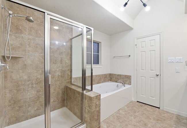 Building Photo - 3209 Clearview Cir