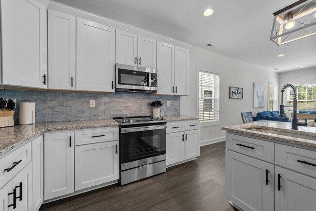 Building Photo - Salisbury Townhome w/ Garage