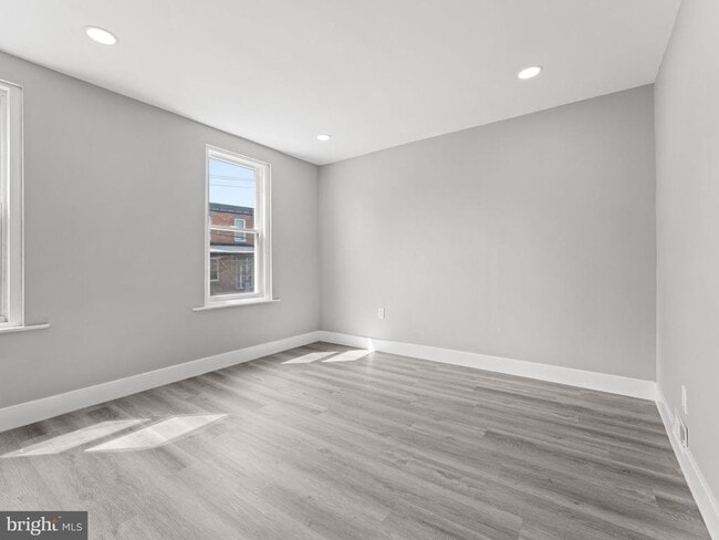 Building Photo - 9 N Front St