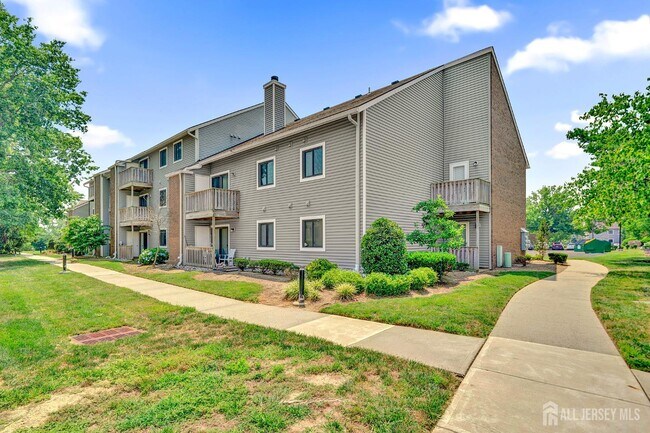 Building Photo - 601 Ravens Crest Dr
