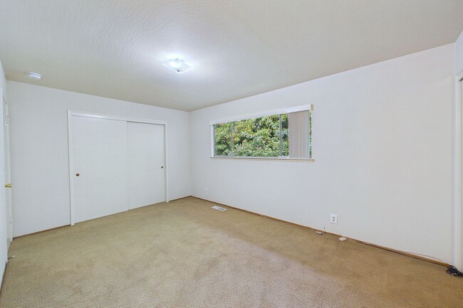 Building Photo - 1333 Regent St