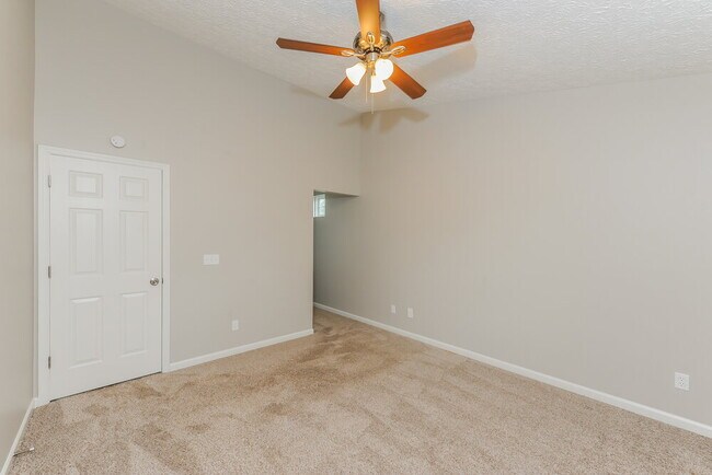 Building Photo - 310 Pieris Dr