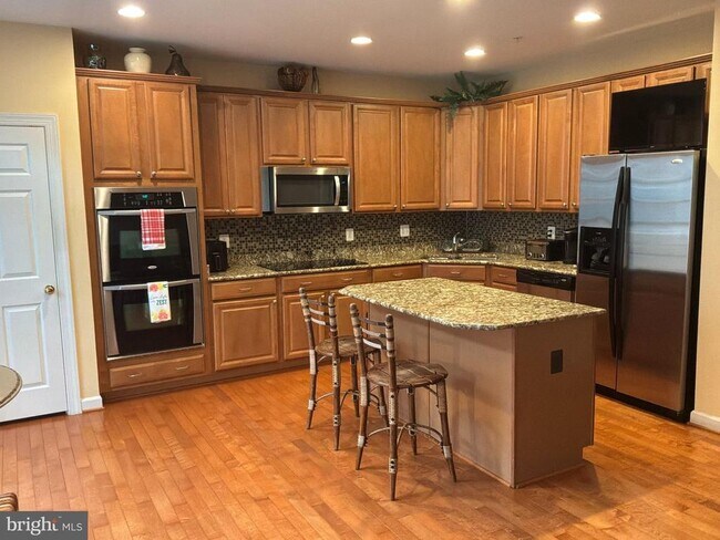 Building Photo - 8006 Reserve Way