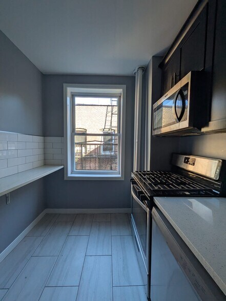 Building Photo - 43 W 29th St