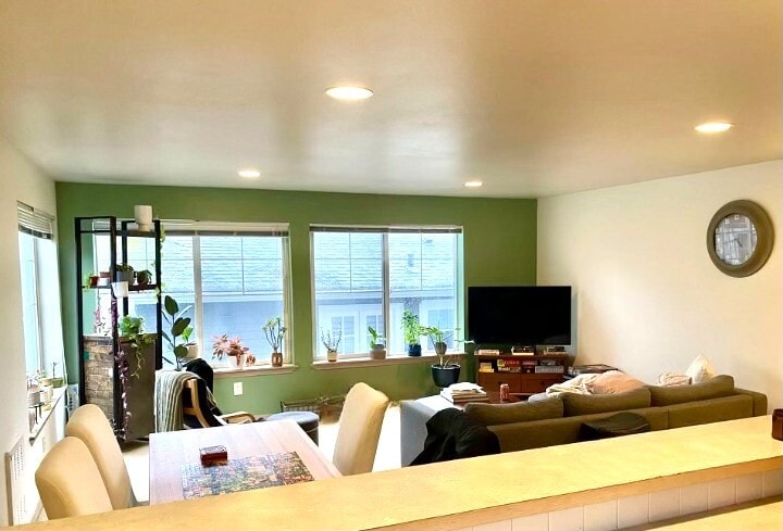 Building Photo - 7543 11th Ave NE #B