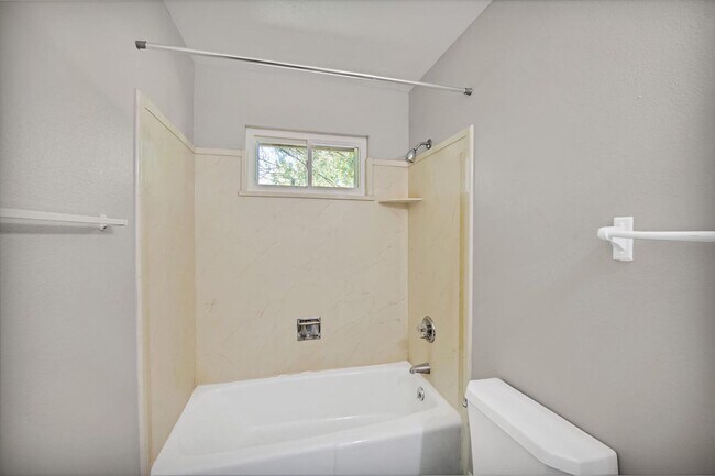Building Photo - Spacious 5-Bedroom Home in Paradise Hills ...