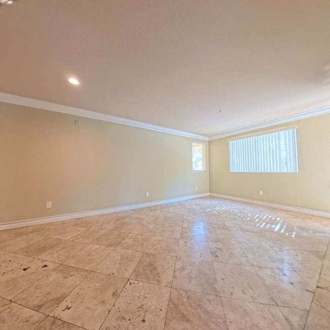 Building Photo - Luxury Mid-Rise | Guard Gated | Underground Garage Area | Resort Style Amenities