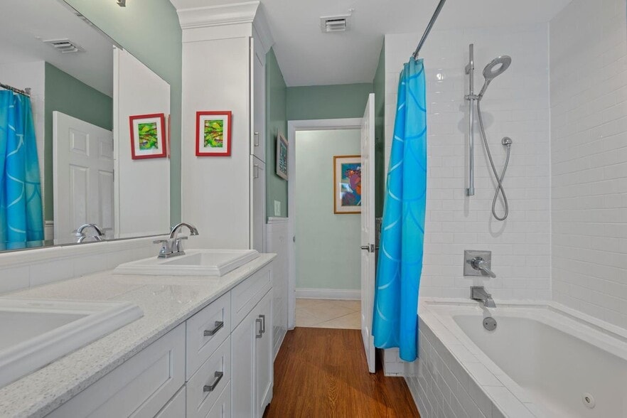 Building Photo - 2325 Barcelona Dr