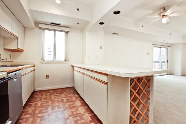 kitchen 4 - 1211 S Eads St