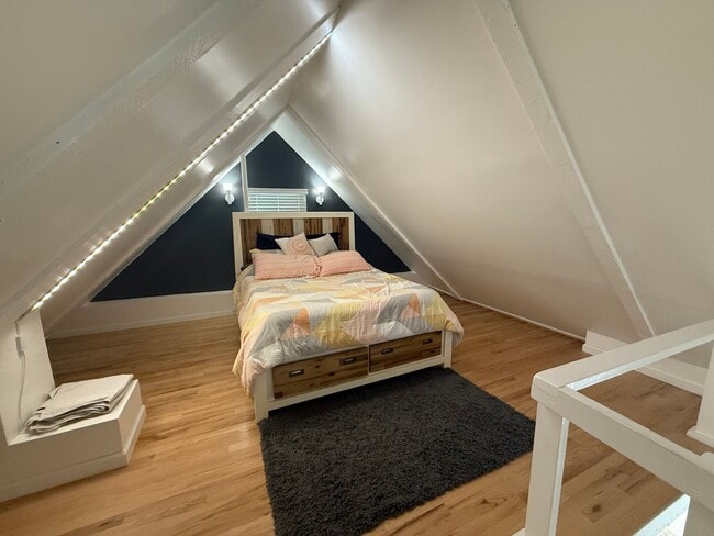 Building Photo - Modern 3-Bedroom Retreat in the Heart of C...