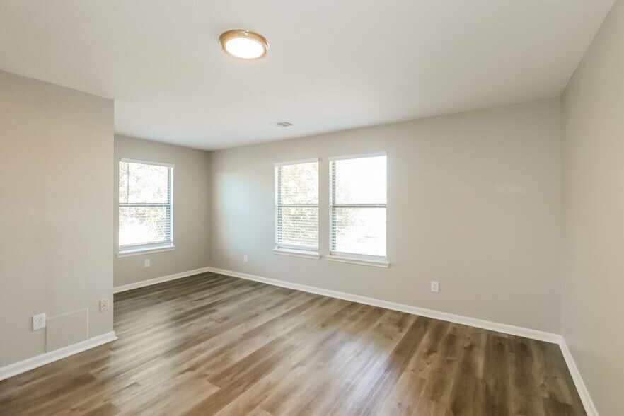 Building Photo - 7627 Cypress Edge Dr
