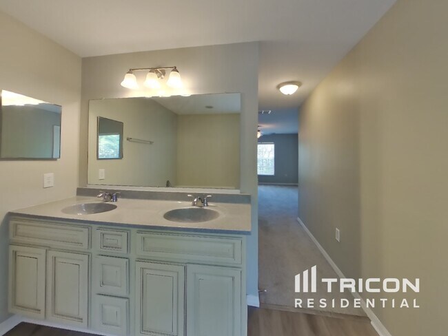 Building Photo - 6 Sweetgum Ct N