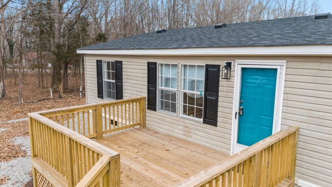 Building Photo - Newly Remodeled 3-Bedroom Home in Cumberland!