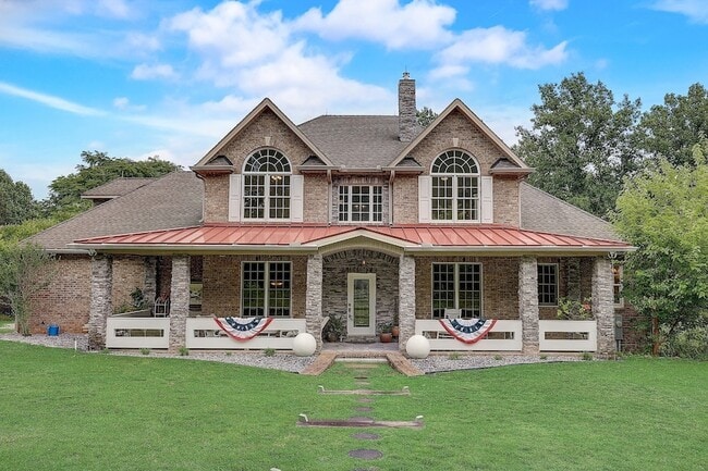 Building Photo - 8745 Old Charlotte Pike