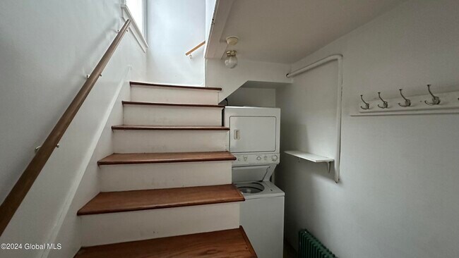 Building Photo - 46 Circular St