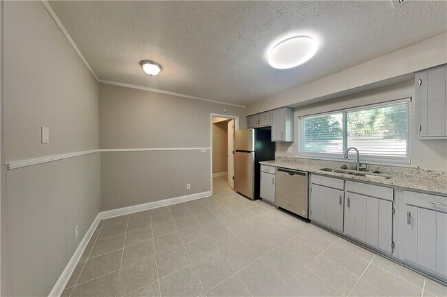 Building Photo - 2831 Olde Post Rd SE