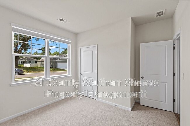 Building Photo - 215 Konik St