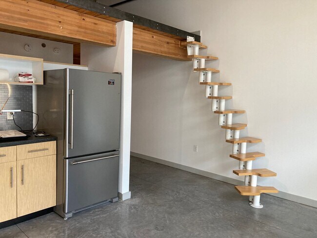 Building Photo - Veer Lofts ~ South Lake Union