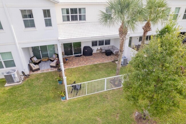 Building Photo - 11985 Park Central