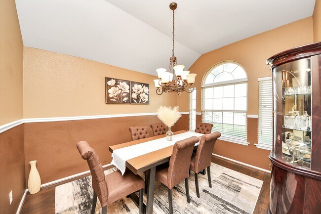 Building Photo - 8714 7 Pines Ln